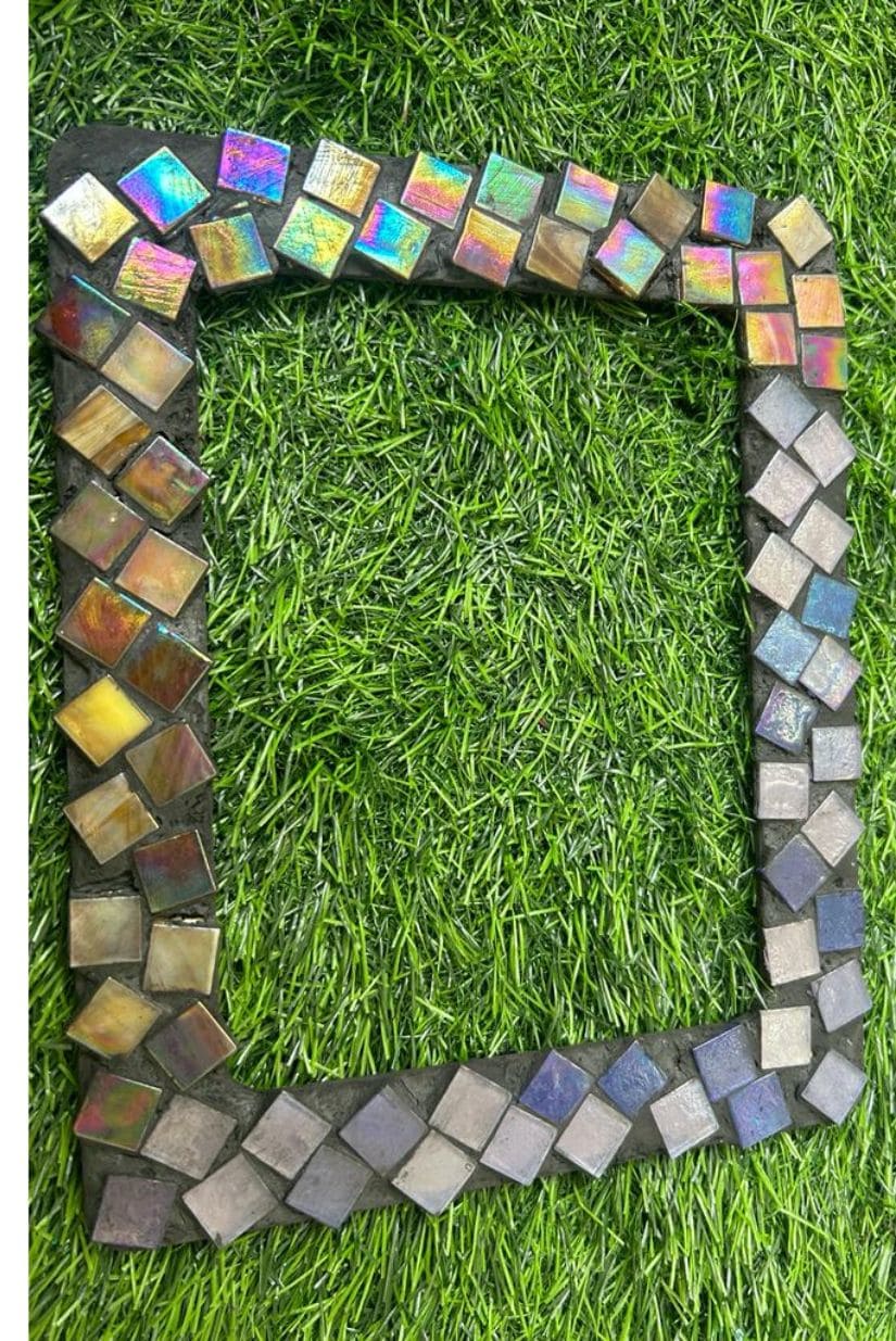 DIY Mosaic Photoframe